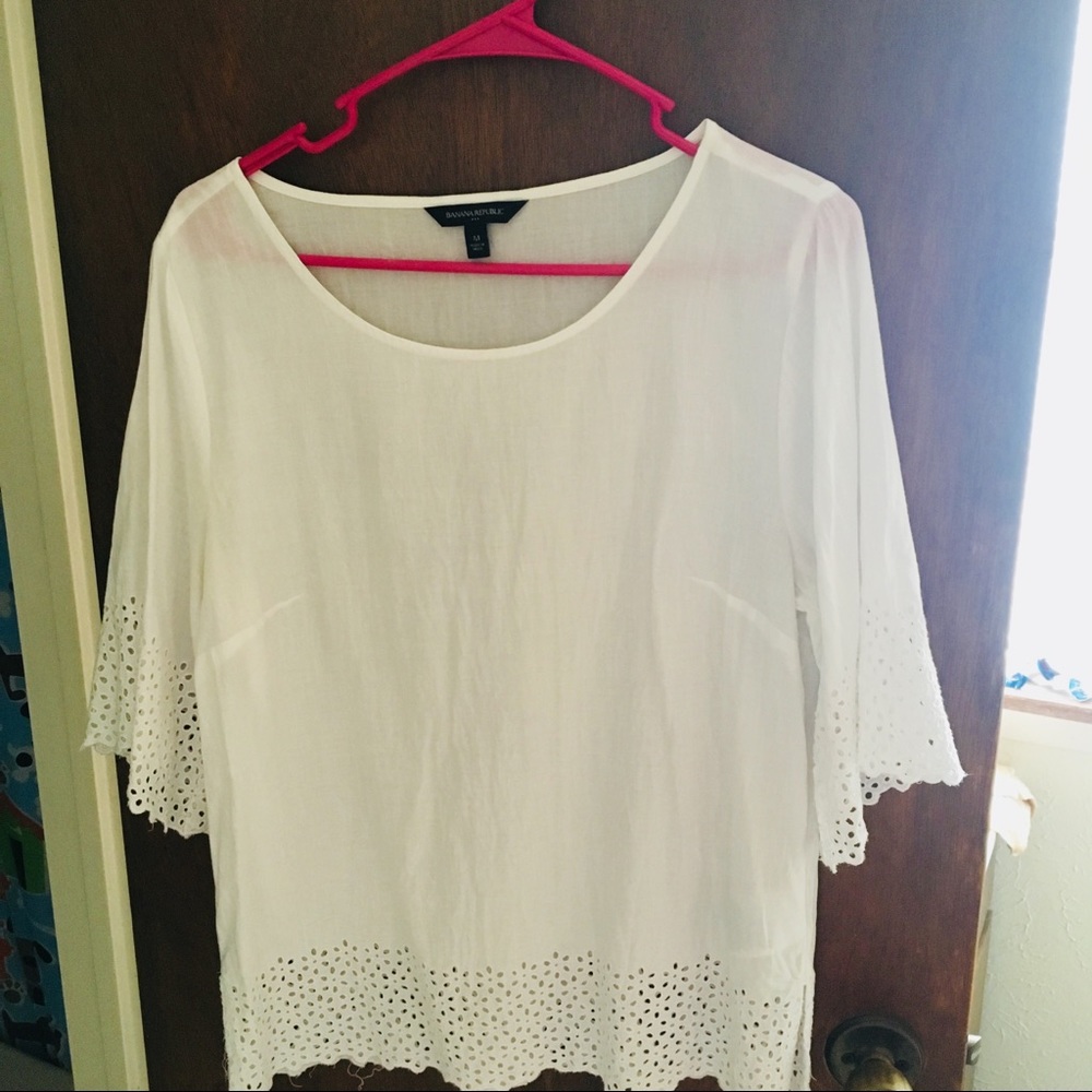 🤩5 for $10🤩 eyelet cotton top
